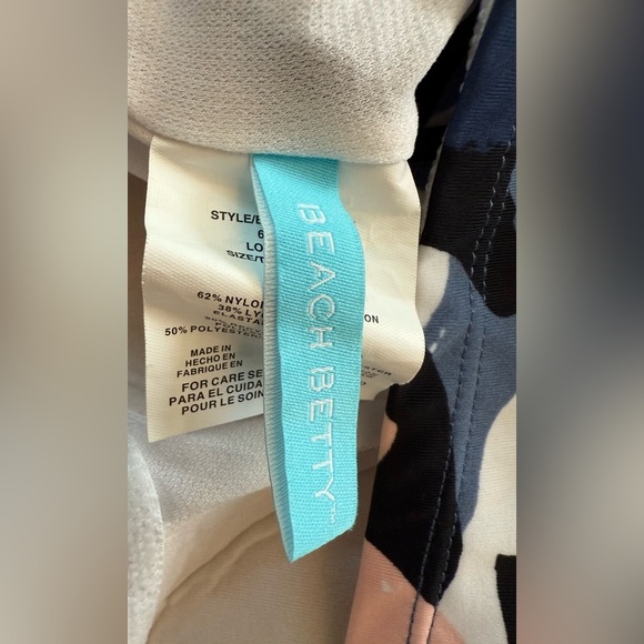 Beach Betty Abstract Crop Bathing Suit Top Size 1X - Picture 5 of 8